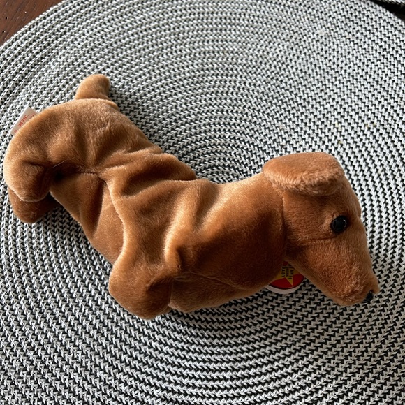 Ty Beanie Baby Dog named Weenie from 1995 - Picture 5 of 6